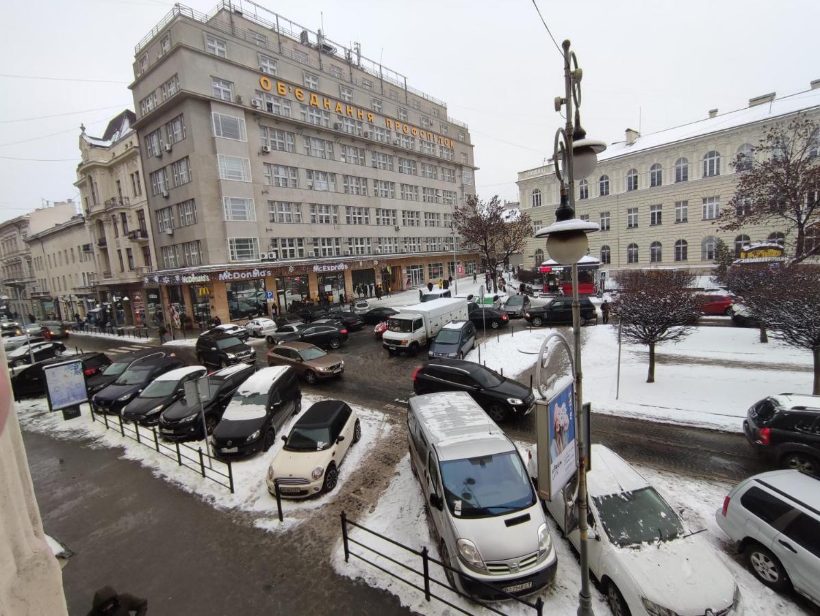 Апартаменти Трехкімнатні В Самому Центрі Для 6-Х Лвив Екстериор снимка