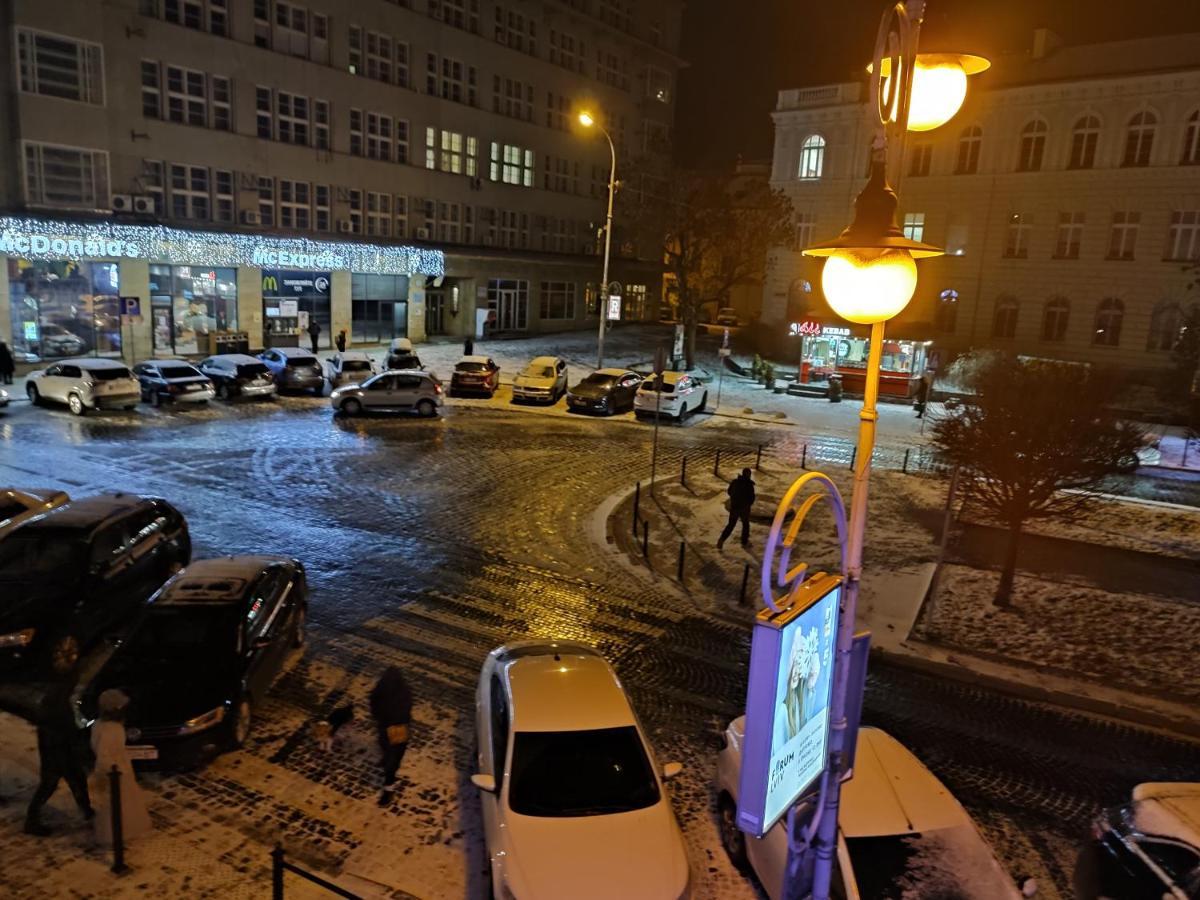 Апартаменти Трехкімнатні В Самому Центрі Для 6-Х Лвив Екстериор снимка